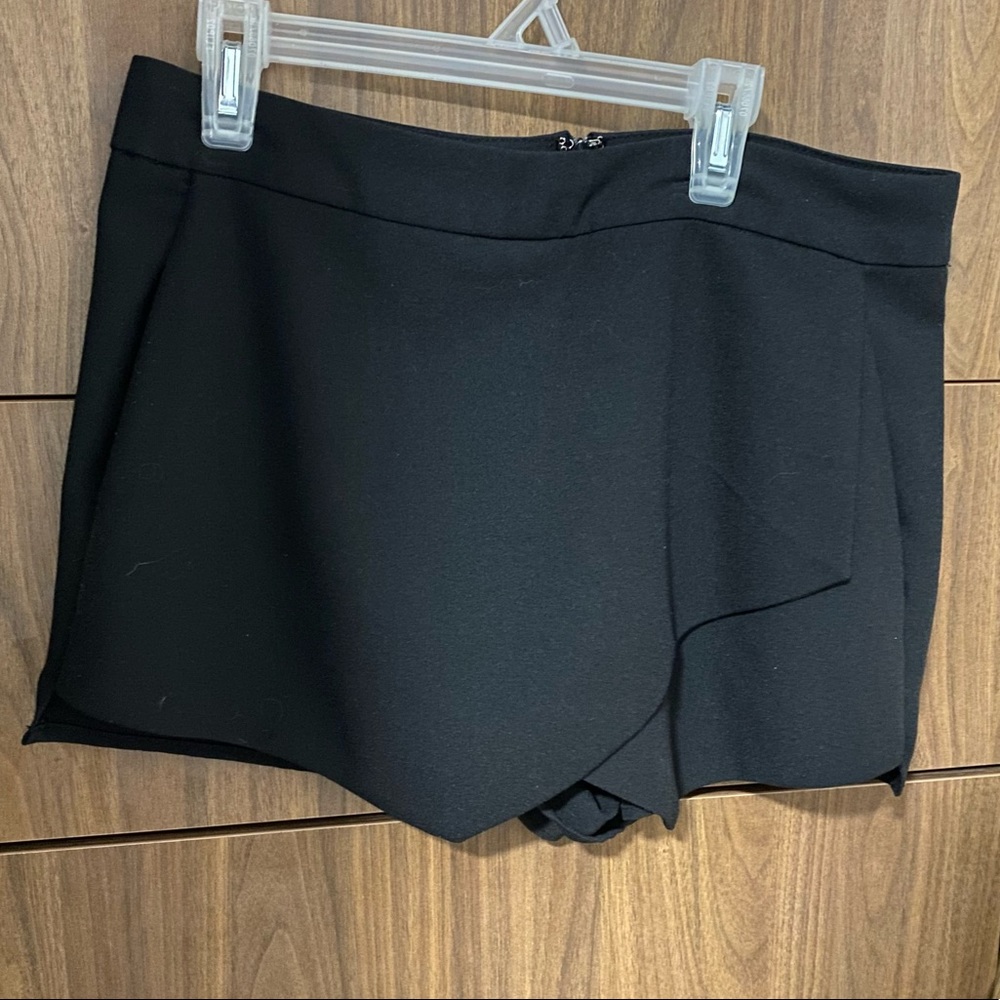 Black Skort